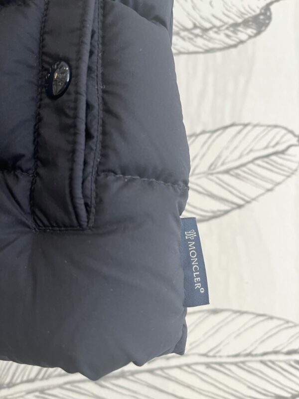 Doudoune sans manches Moncler / Taille 12-18 mois – Image 2