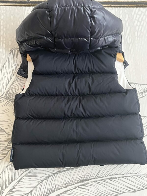 Doudoune sans manches Moncler / Taille 12-18 mois – Image 8