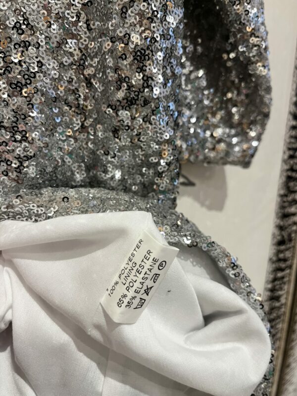 Robe Jones + Jones – Image 5